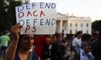 x71444577_A-woman-holds-up-a-sign-that-reads-Defend-DACA-Defend-TPS-during-a-rally-supporting-Def.jpg.pagespeed.ic.33-oKXHuN5.jpg