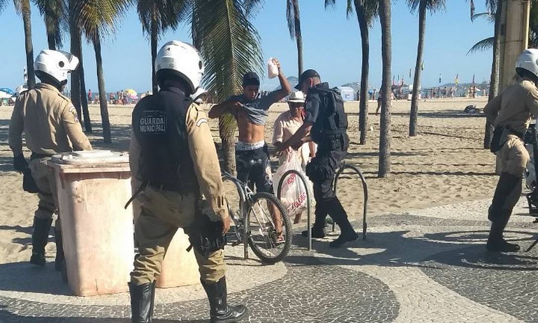 Câmeras Da Prefeitura Flagram Integrante Da Gangue Da Bicicleta Roubando Em Copacabana Jornal 4780