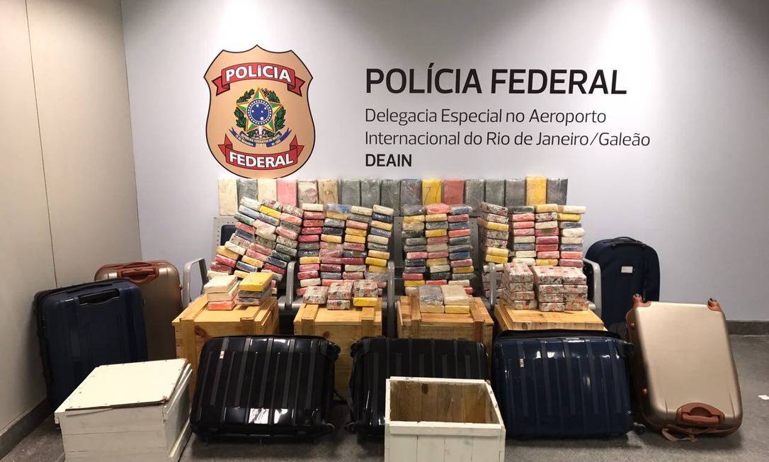 Polícia Federal Prende Funcionários De Companhia Aérea E Recolhe 250