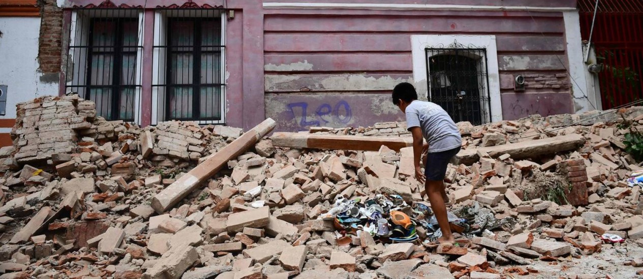 Casa fica destruída por terremoto em Juchitan de Zaragoza, no estado de Oaxaca Foto: RONALDO SCHEMIDT / AFP