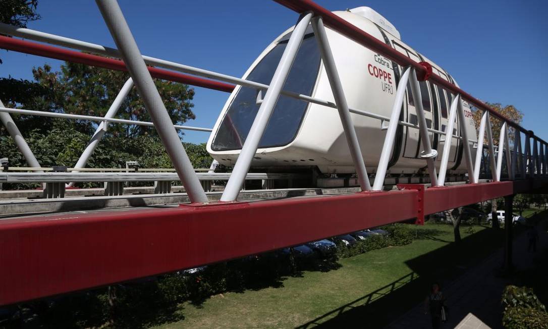 Em teste. O Maglev-Cobra na linha experimental, que circula às terças-feiras no Fundão Foto: Custódio Coimbra / custodio coimbra
