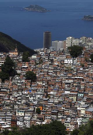 Folheto Da Riotur Distribuido A Turistas Tira Favelas Da Geografia Da Cidade Jornal O Globo