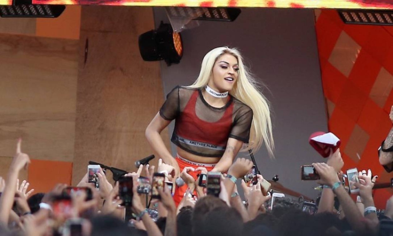 A drag queen ia dividir o palco com Lady Gaga, que cancelou a apresentação, nesta sexta-feira Foto: Fabiano Rocha / O Globo