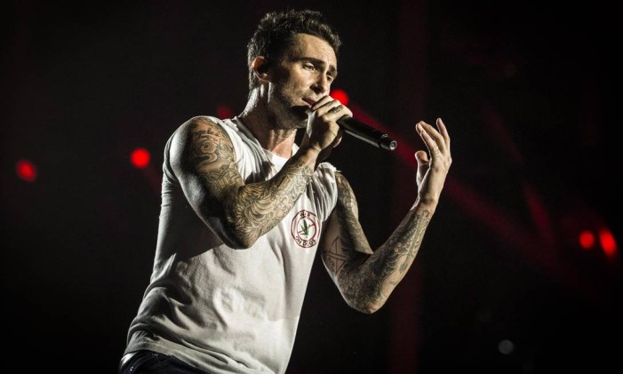 Adam Levine, do Maroon 5, encerra o Palco Foto: Guito Moreto / O Globo