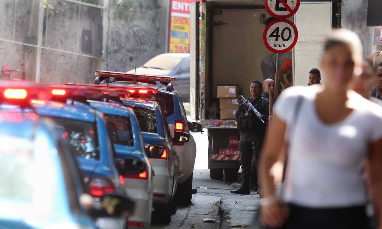 Moradores Da Rocinha Relatam Que São Reféns De Regras Impostas Pelo ...