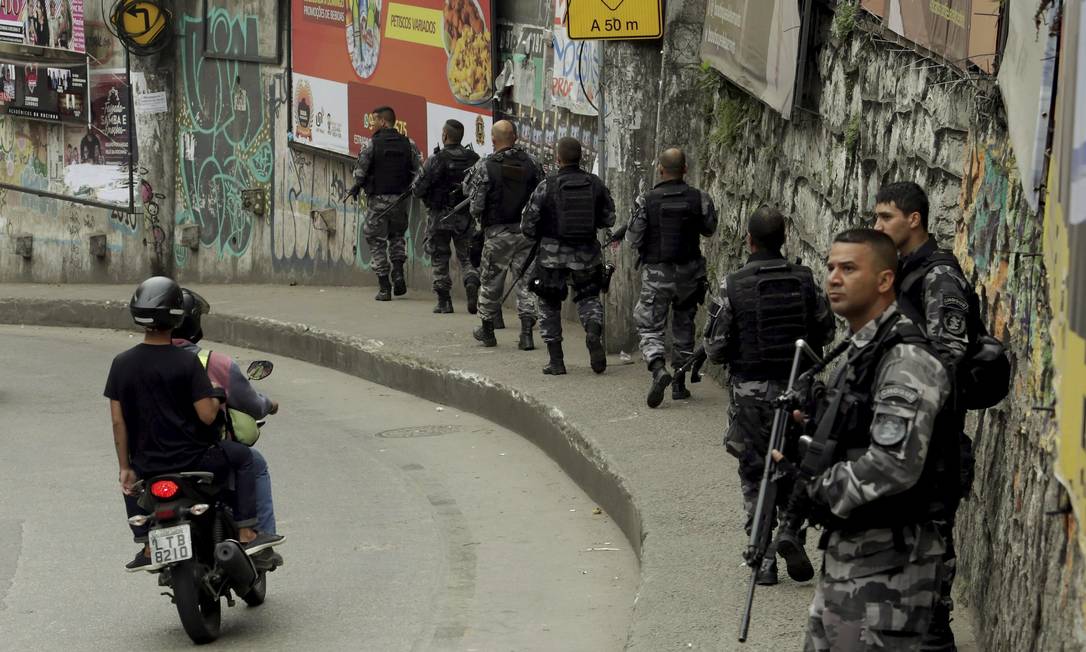 Policiais fazem operação na Rocinha em 18/9/2017 Foto: Fabio Guimarães / Agência O Globo