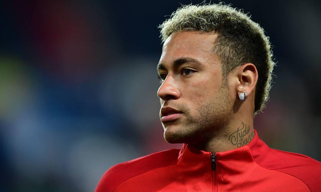 NEYMAR (PSG) with tattoo and earrings, earring, warming up, Football  Champions League, Stock Photo, Picture And Rights Managed Image. Pic.  PAH-141832064 | agefotostock
