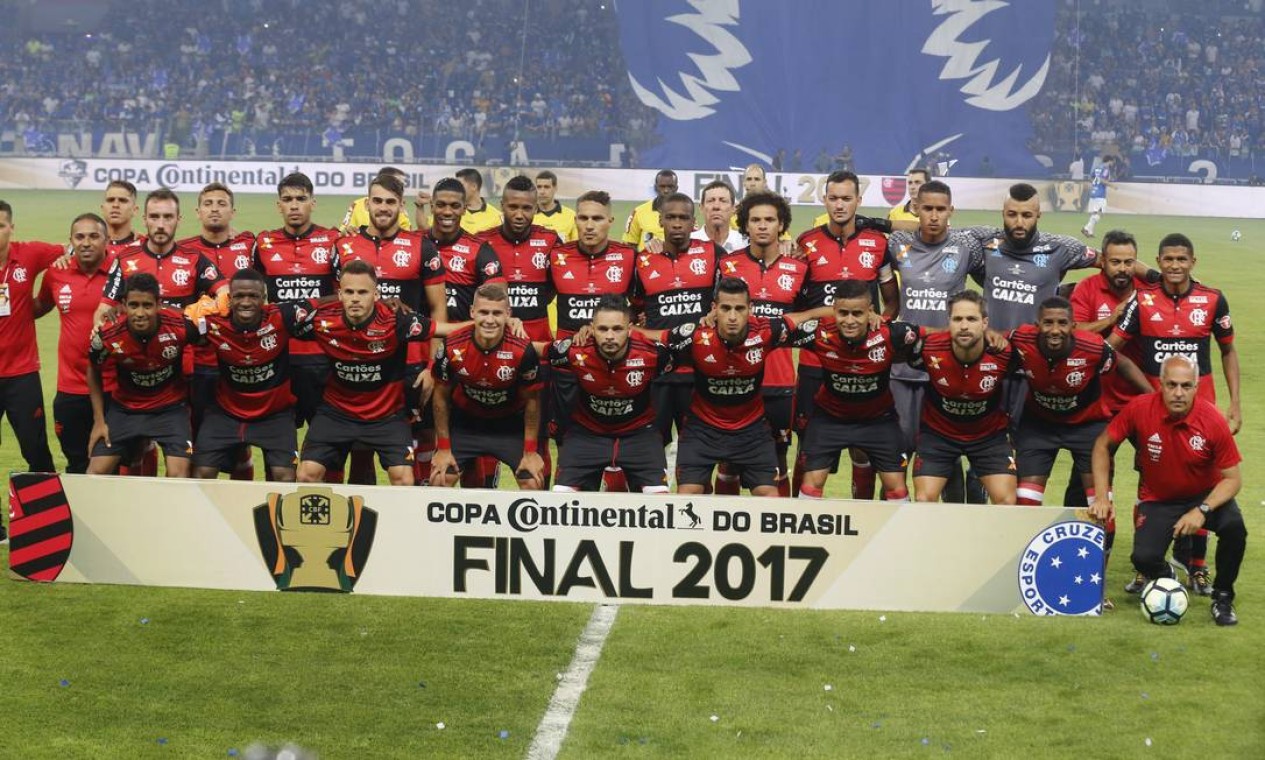 Flamengo posa antes de a bola rolar Foto: Marcelo Theobald