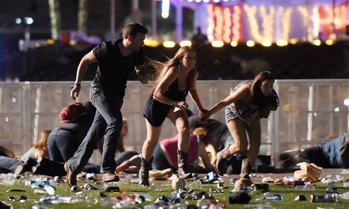 Resultado de imagem para Atirador de Las Vegas: mata 50 pessoas e deixa 500 feridos.