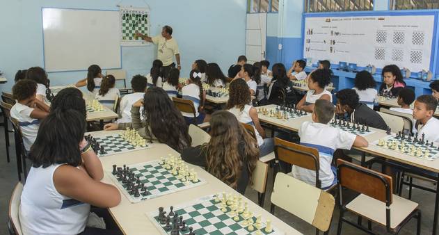 Projeto insere o xadrez na grade curricular de escolas municipais