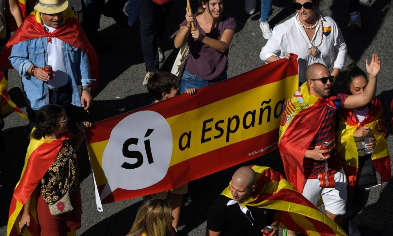 A possível declaração de independência da Catalunha pode afetar a economia tanto da Espanha como da própria Catalunha Foto: LLUIS GENE / AFP