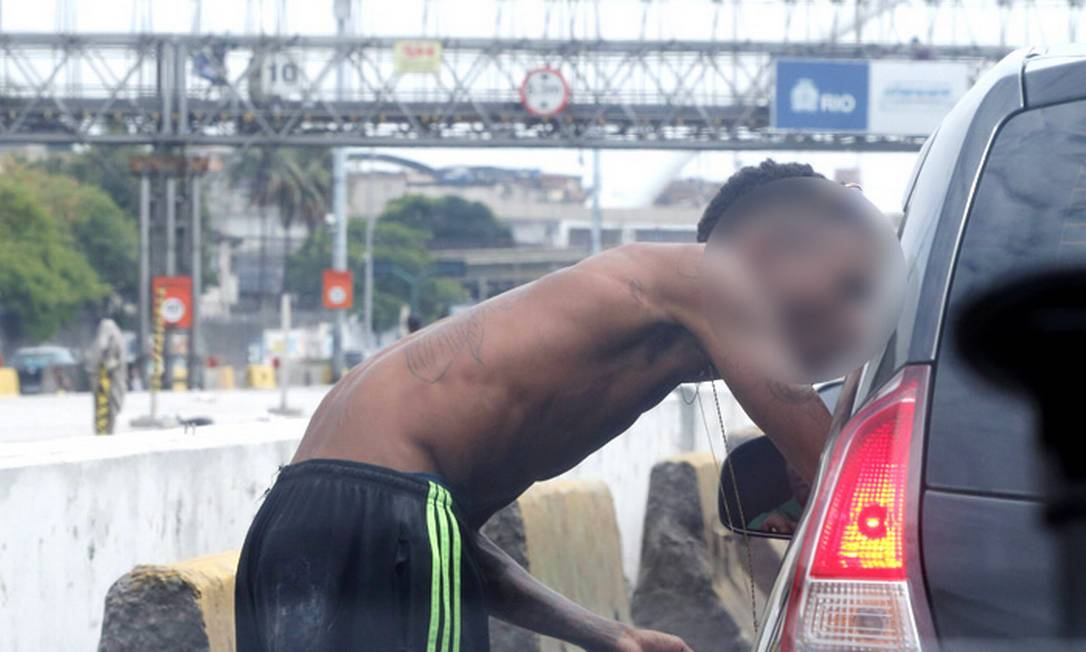 Na Avenida Brasil Usuários De Crack Negociam Celulares Roubados Jornal O Globo