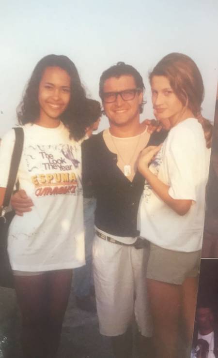 Gisele à direita, em 1994. Serginho hoje é dono da agência 40 Graus, no Rio Foto: Arquivo Pessoal