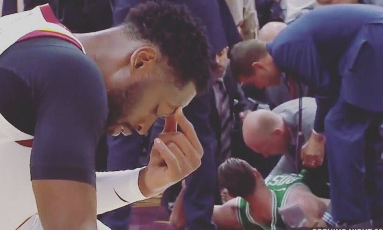 Gordon Hayward fratura a mão em vitória dos Celtics contra os Spurs - ESPN