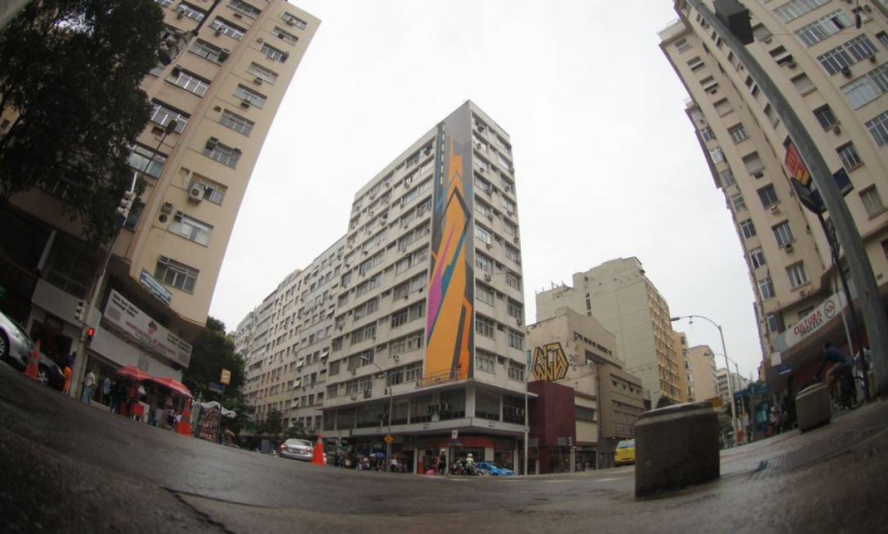 Arte finalizada no prédio na esquina na esquina da Nossa Senhora de Copacabana com a Figueiredo Magalhães Foto: Divulgação
