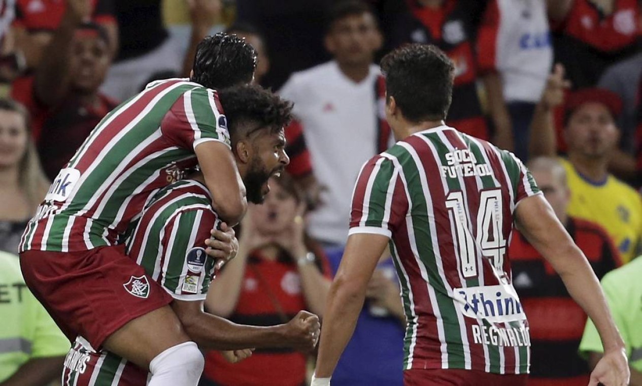 Renato Chaves comemora o terceiro gol do Fluminense Foto: Marcelo Theobald
