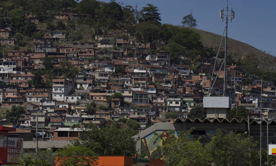 Um suspeito é morto e outros