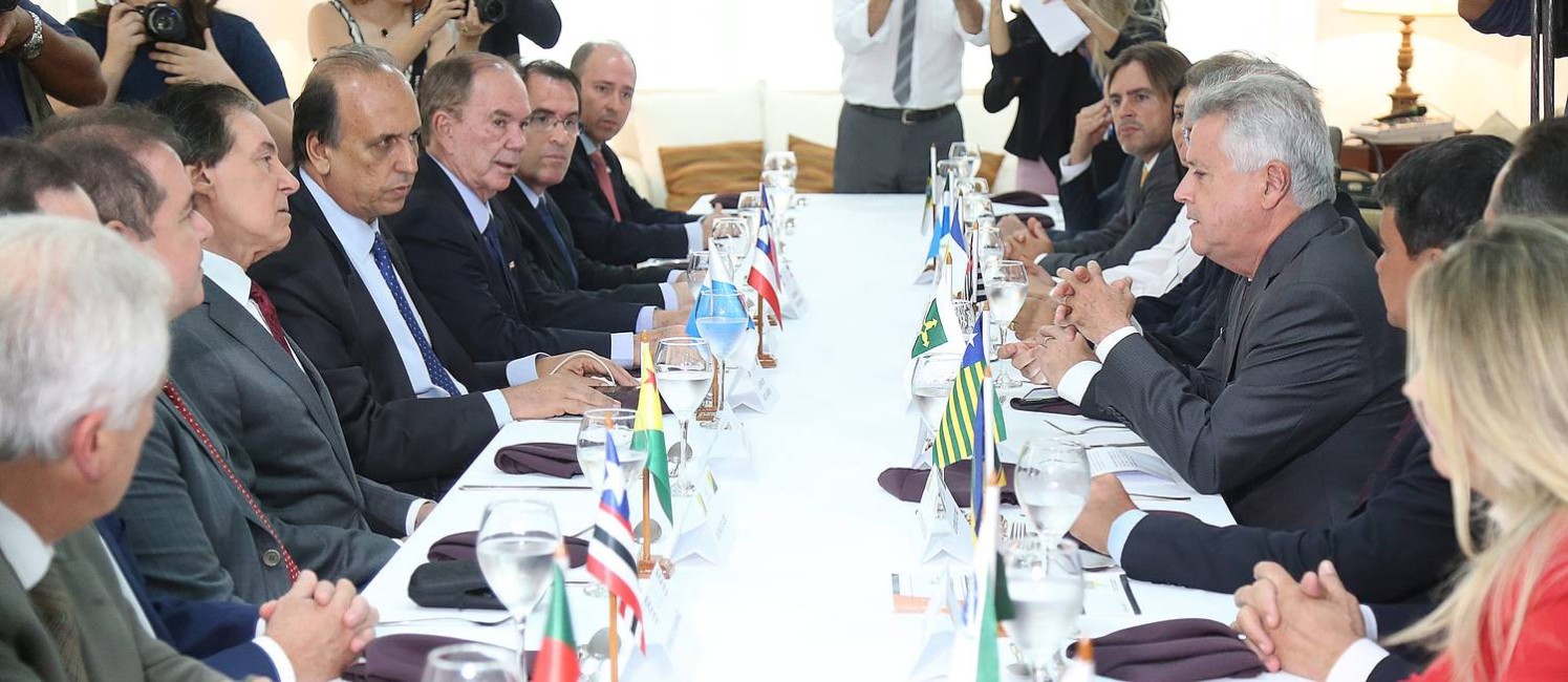 Governadores se encontram com os presidentes da Câmara e do Senado Foto: Ailton de Freitas / Agência O Globo