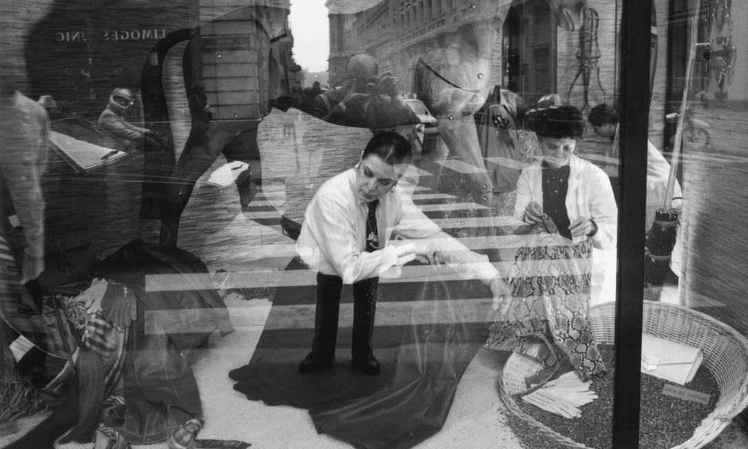 Exposição em Paris recria as vitrines que Leïla Menchari assinou