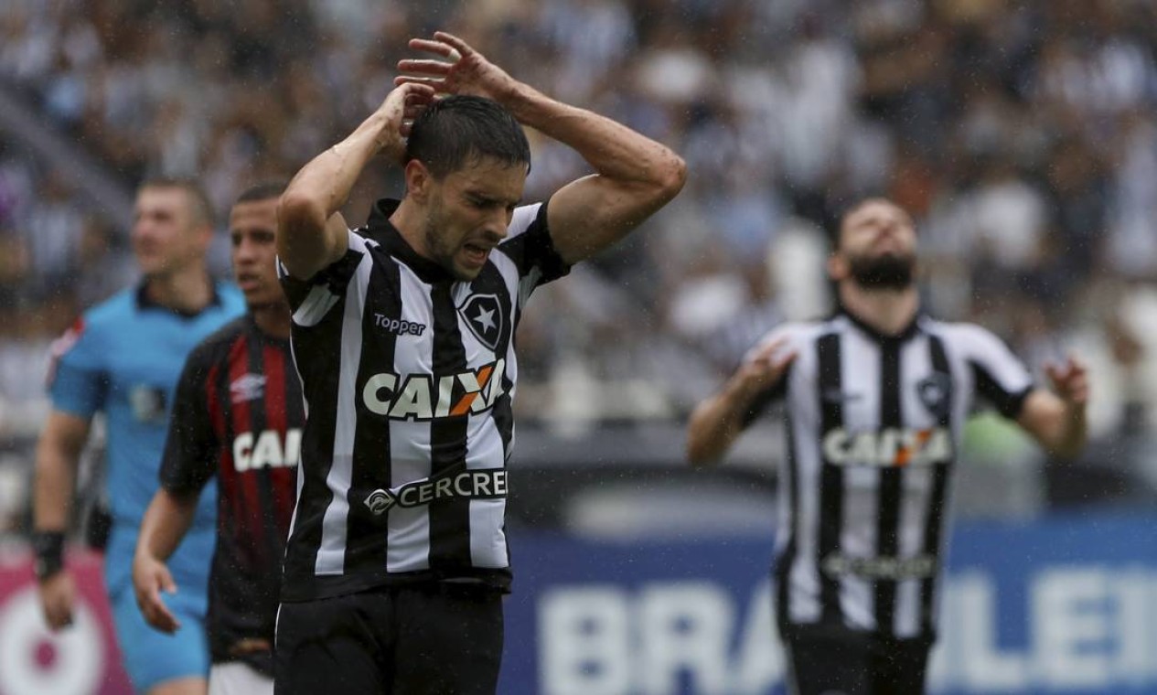 Botafogo esbarra em nó tático, falha de Gatito e perde para o Atlético ...