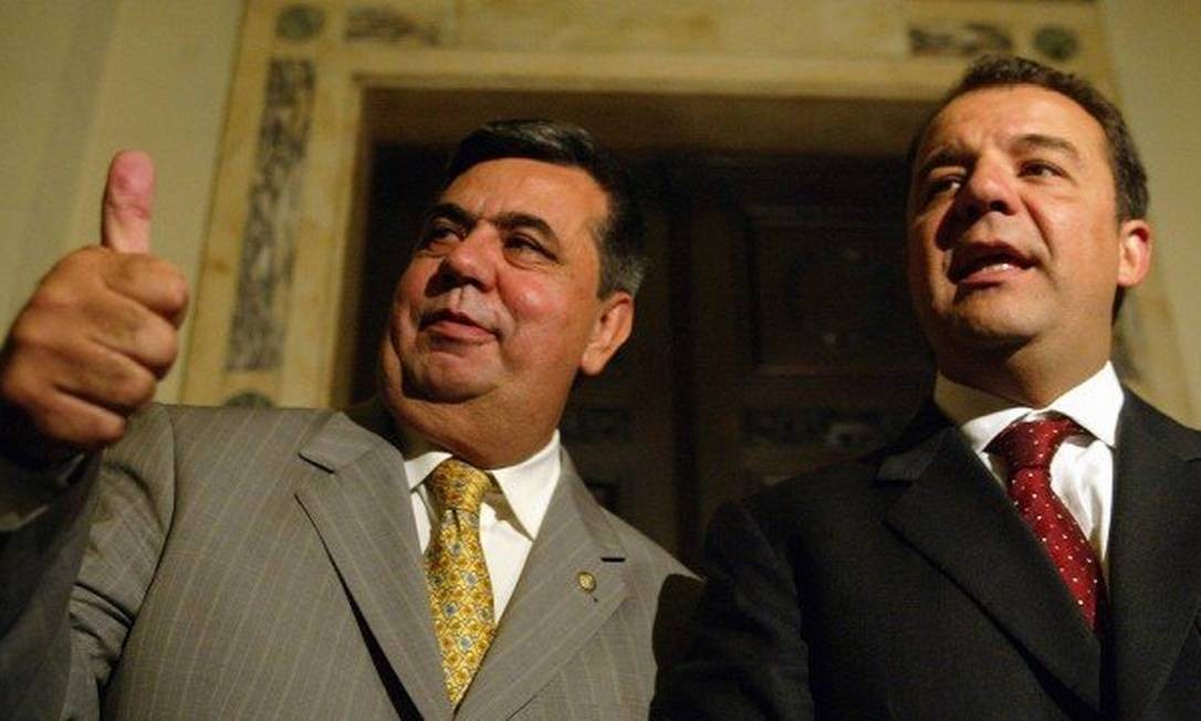 Sérgio Cabral ao lado de Jorge Picciani, em visita a Alerj em 2006. Esquema de pagamentos de deputados teve anuência do ex-governador e durou de 2007 a 2014 Marcelo Carnaval