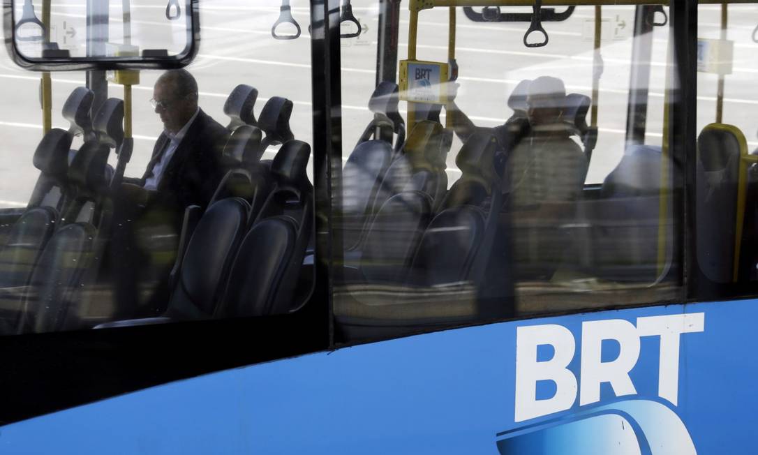 Assim como trens e metrôs, BRT vai ter área exlusiva para mulheres Foto: Gustavo Miranda / Agência O Globo