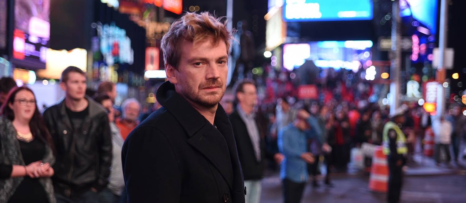 Crítica �Ninguém está olhando� Jornal O Globo Crítica �Ninguém está olhando� Jornal O Globo