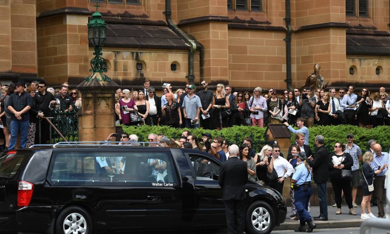 Funeral de Malcolm Young reúne músicos do AC/DC - Jornal O Globo