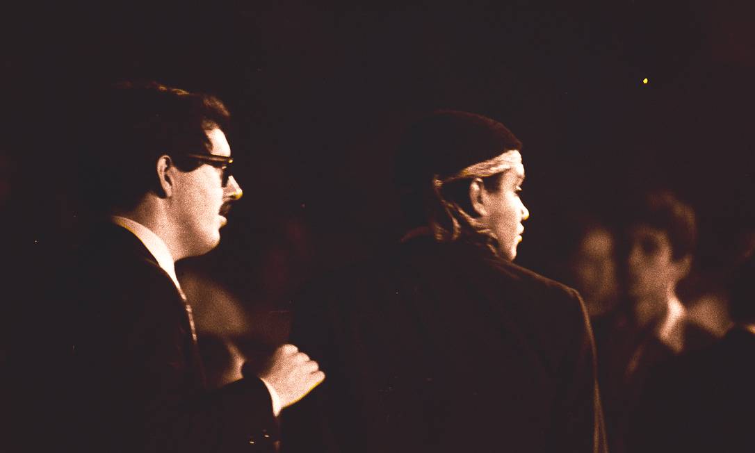 Augusto Marzagão e Wilson Simonal no IV Festival Internacional da Canção em 5 de outubro de 1969 Foto: Agência O Globo / Arquivo