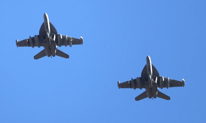 Jatos das Força Aérea dos EUA voam sobre a Base a Aérea de Osan em Pyeongtaek, na Coreia do Sul Foto: STRINGER / Reuters
