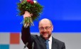 Martin Schulz, líder do Partido Social-Democrata (SPD) alemão, sorri após ser reeleito presidente da legenda durante um congresso em Berlim Foto: JOHN MACDOUGALL / AFP