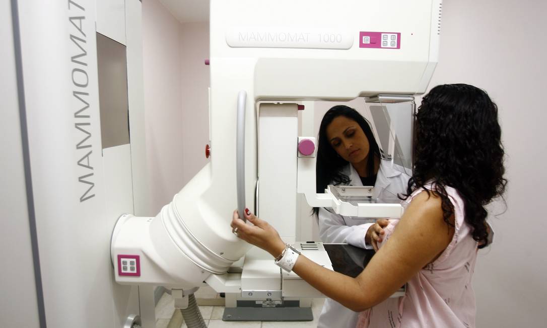 
Mulher faz mamografia preventiva do câncer de mama: esconder ou postergar avaliação só piora a situação, alerta especialista
Foto:
Thiago Lontra/11-11-2010

