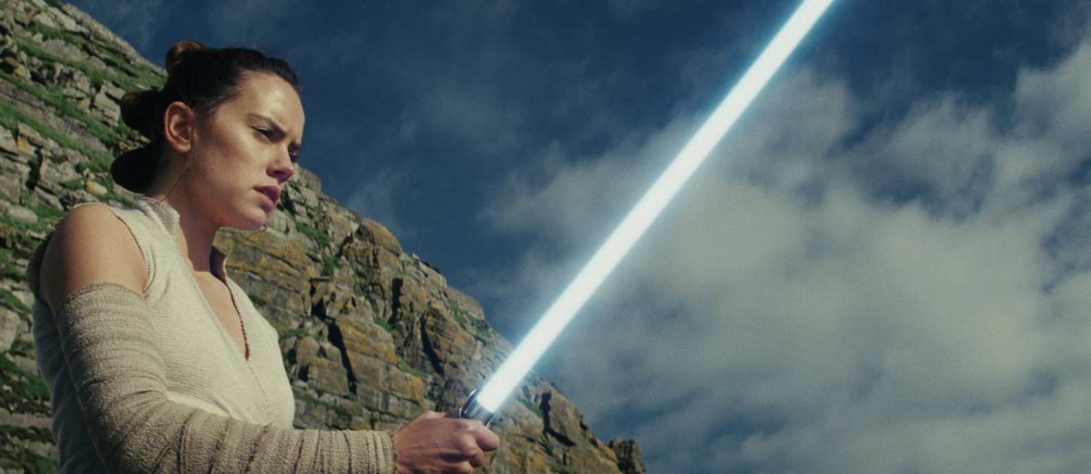 A atriz Daisy Ridley como a Rey de 'Star Wars: Os últimos Jedi' Foto: AP
