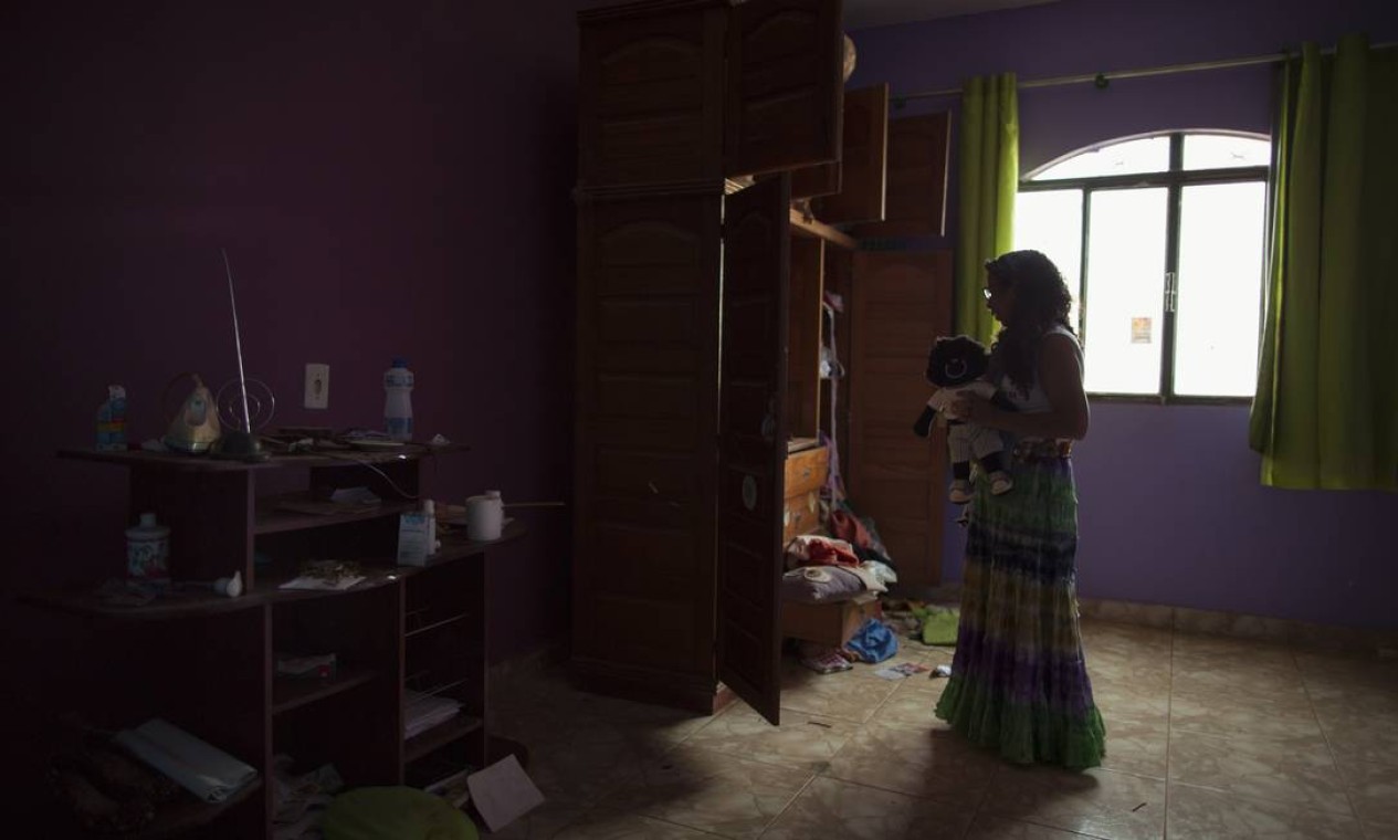 Mariene Almeida é professora em Altamira e teve a casa invadida por três homens que a torturaram e a assaltaram. Foto: Daniel Marenco / Agência O Globo