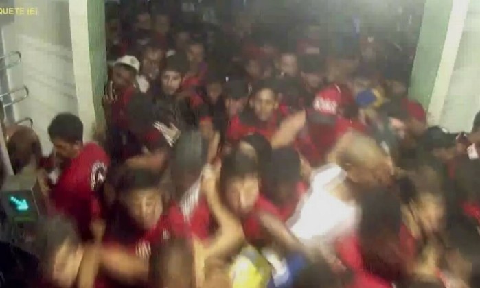 Torcedores do Flamengo criticam promessa da base que saiu do clube