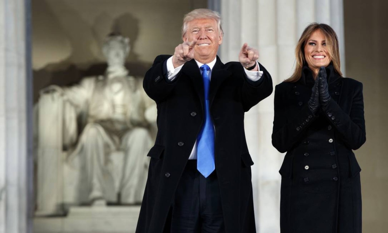 Melania e Donald Trump em Washington, dias depois da posse dele como presidente dos Estados Unidos Foto: Evan Vucci / AP