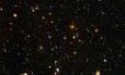 
Imagem de campo profundo do telescópio espacial Hubble mostra algumas das galáxias mais distantes já vistas: cosmologias de ricochete são compatíveis com observações
