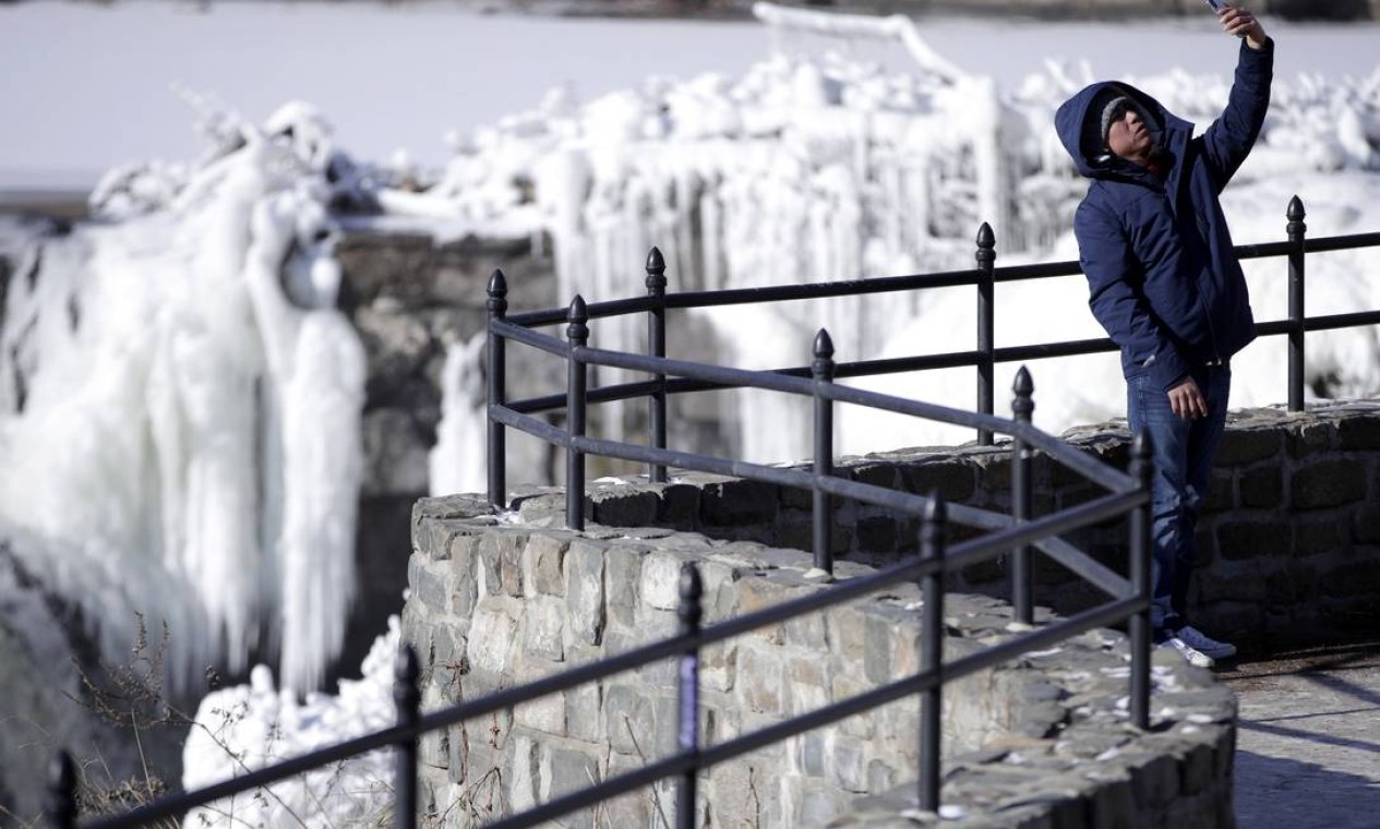 Americanos enfrentam frio extremo no começo do ano - Jornal O Globo