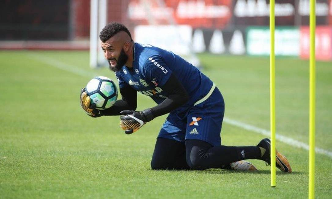 Flamengo empresta Alex Muralha para clube japonês Jornal O Globo