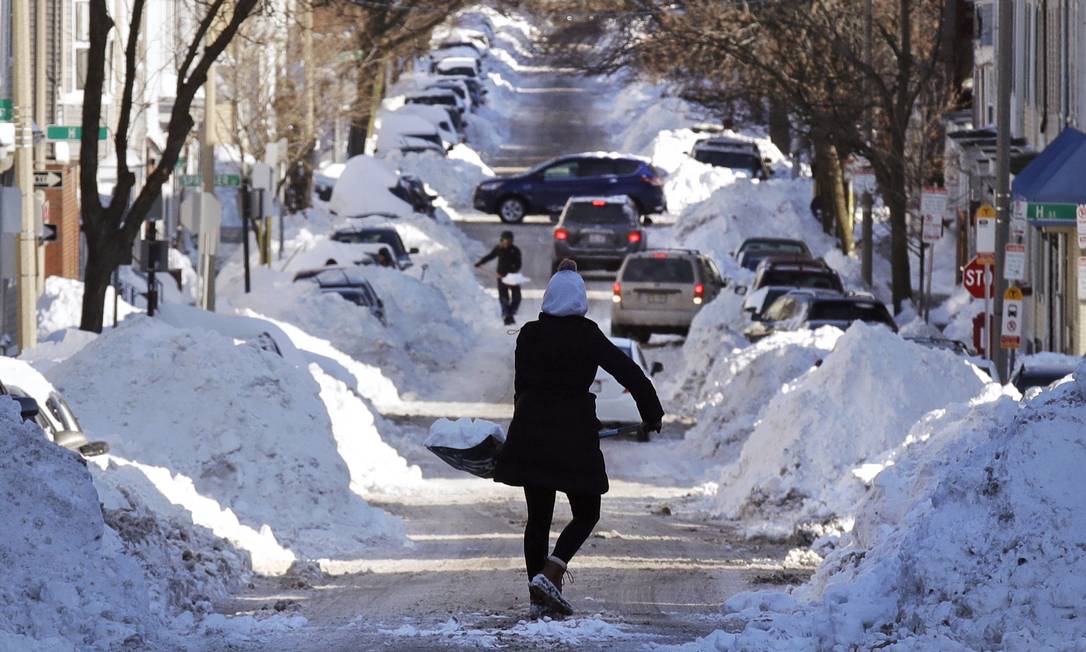 Frio extremo com rajadas de neve atinge os EUA