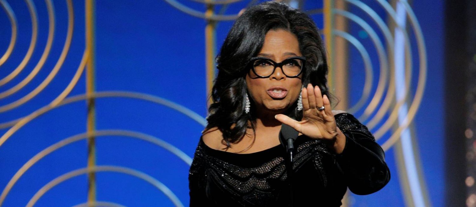 Em seu discurso de aceitação do prêmio Cecil B. DeMille, Oprah Winfrey menciona, entre outras coisas, seu apoio ao trabalho da imprensa Foto: HANDOUT / REUTERS