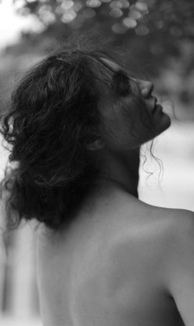 A beleza de Débora Nascimento Divulgação / Larissa Lax