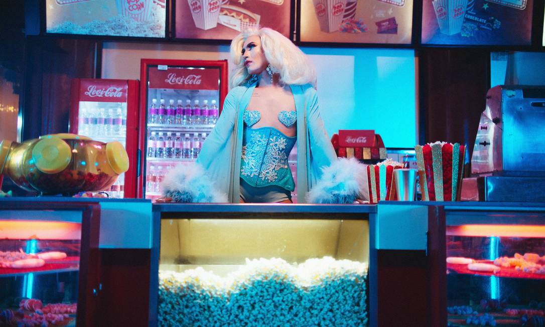 Aretuza Lovi lança clipe de 'Joga Bunda', música em parceria com Pabllo  Vittar e Gloria Groove, Música