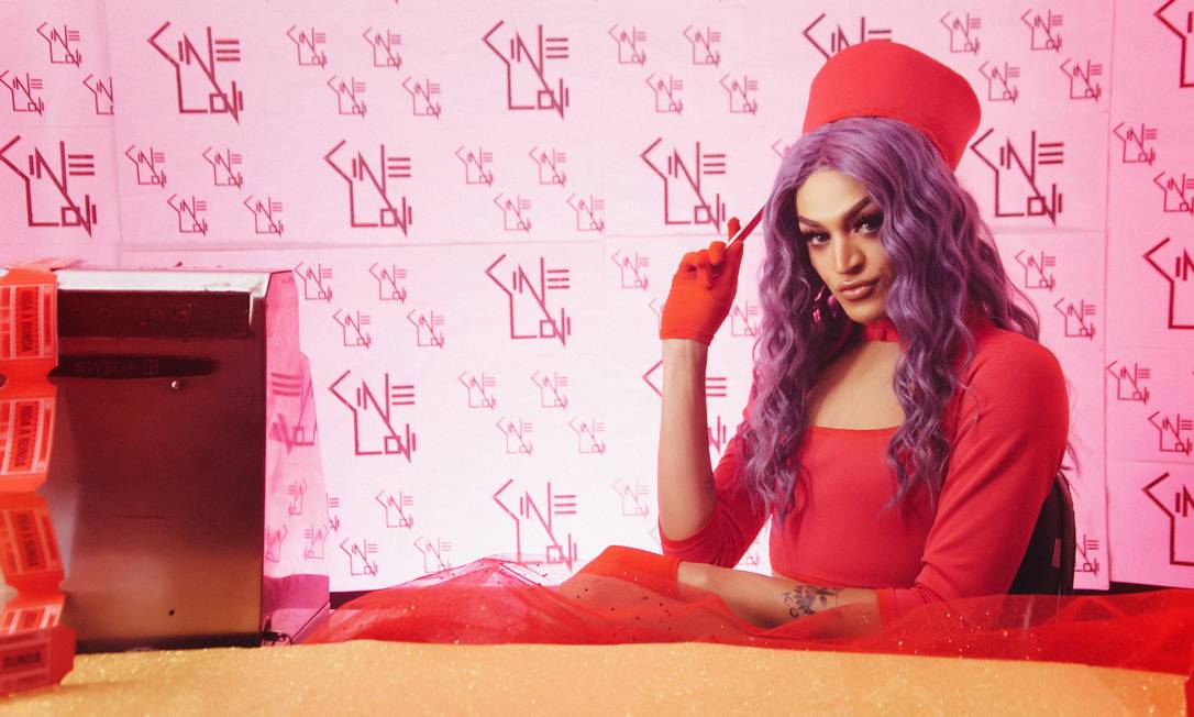 Aretuza Lovi lança clipe de 'Joga Bunda', música em parceria com Pabllo  Vittar e Gloria Groove, Música