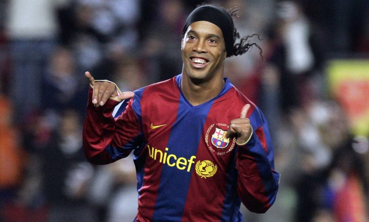 Maiores jogadores brasileiros de todos os tempos  Jogadores brasileiros,  Ronaldinho gaucho, Futebol frases