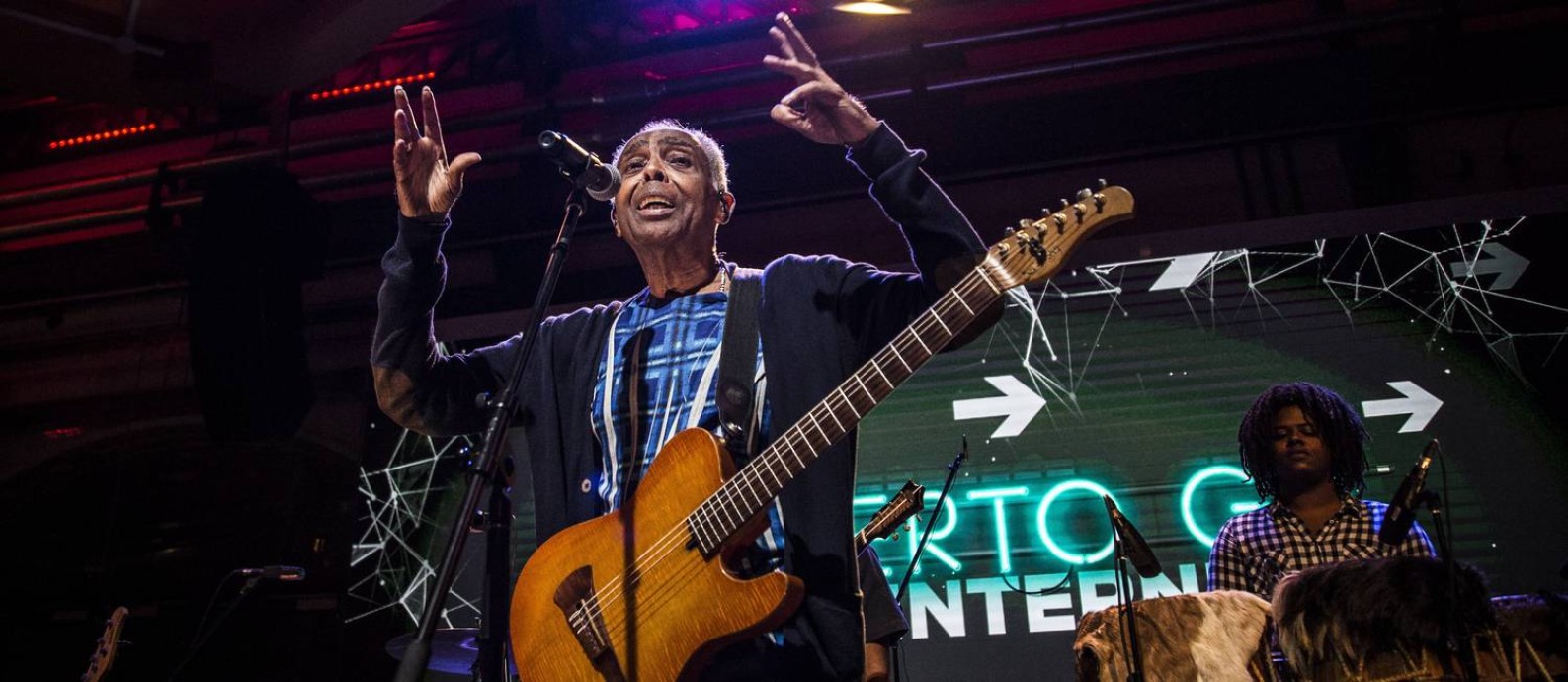 O cantor e compositor Gilberto Gil lança no Espaço YouTube uma nova versão da música "Pela internet" Foto: Guito Moreto / Agência O Globo