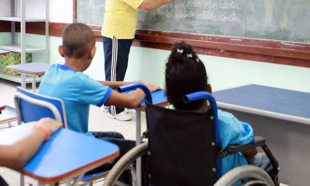 Aumenta inclusão de alunos com deficiência, mas escolas não têm ...