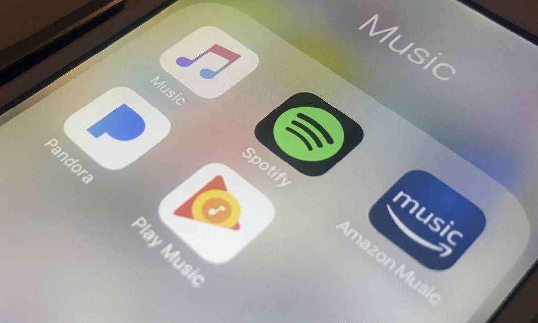 O Spotify e algumas das principais plataformas de streaming, em aplicativos para celulares Foto: Jenny Kane / AP