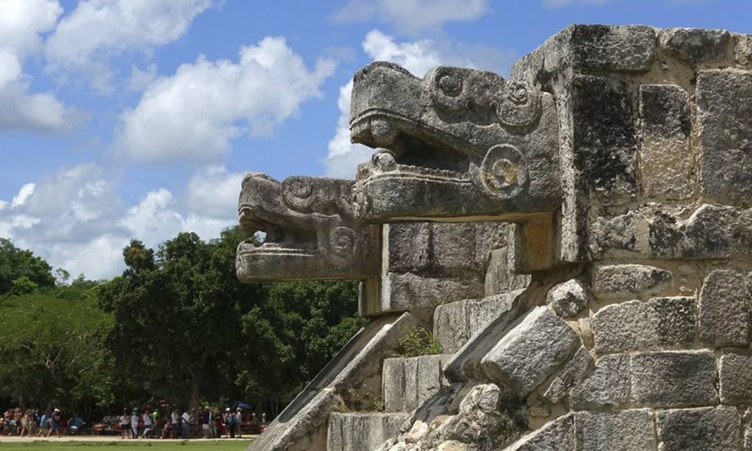 Chichén Itzá es una ciudad maya en México que floreció durante siglos después de la conquista de España y ahora recibe más de dos millones de visitantes al año.Foto: Rose D.  Franklin / AB
