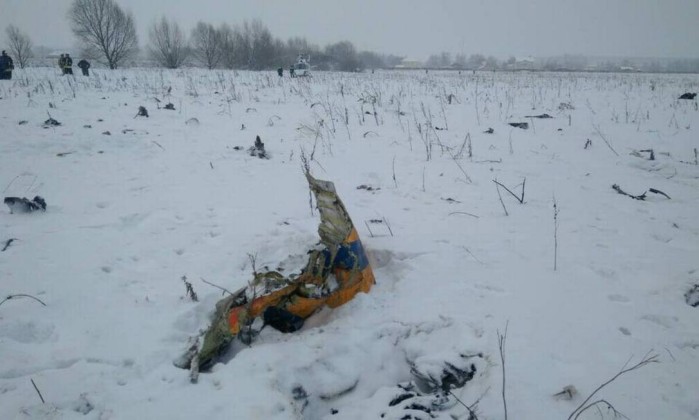 Resultado de imagem para Avião cai perto de Moscou com 71 a bordo